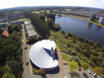 Luchtfoto met de vijver